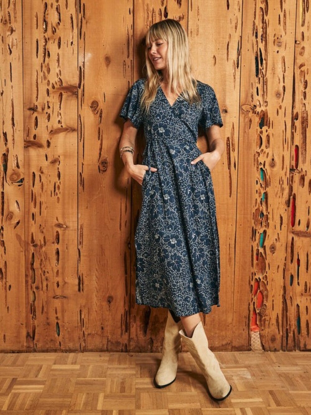 Marine Layer - Emlyn Midi Dress in Indigo Floral